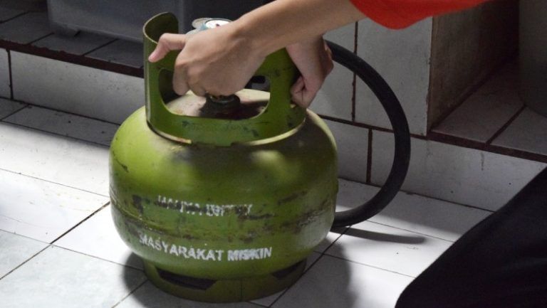 podiumnews.com-Viral! Pencuri Tabung Gas Ditangkap Massa di Denpasar